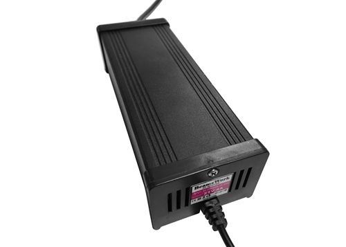 Aksesoris Perlengkapan Pencahayaan 21V 4A 84W DC Power Tegangan Konstan 50Hz 60Hz